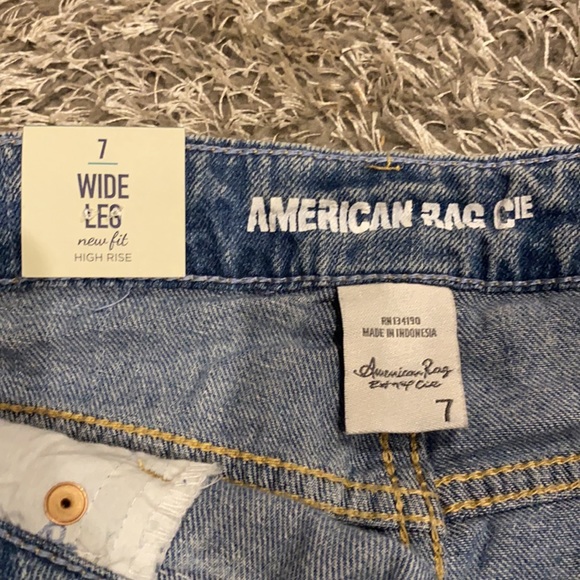 Wide Leg High Rise Jeans - Picture 3 of 3